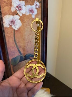 🌸Chanel Gold-Tone Double C Logo Keychain🌸